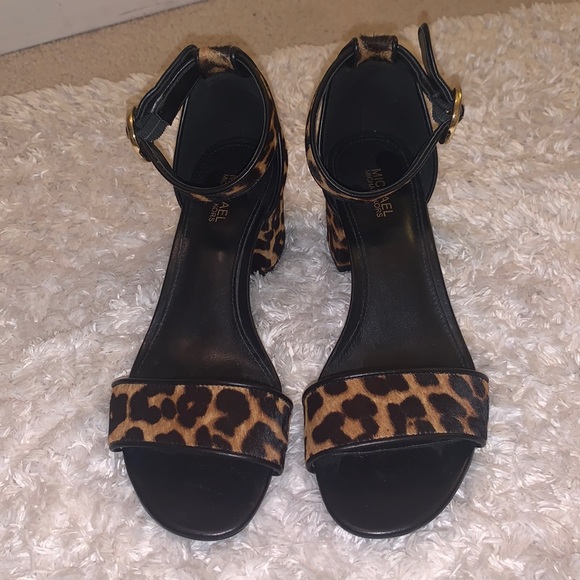 Michael Kors cheetah print heel - Picture 2 of 8